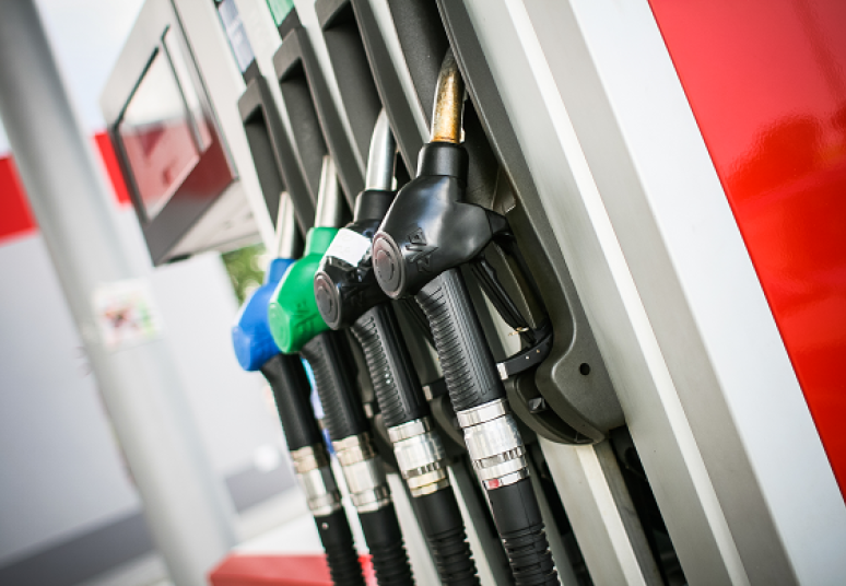 Degalų didmeninės kainos Lietuvoje pradėjo mažėti