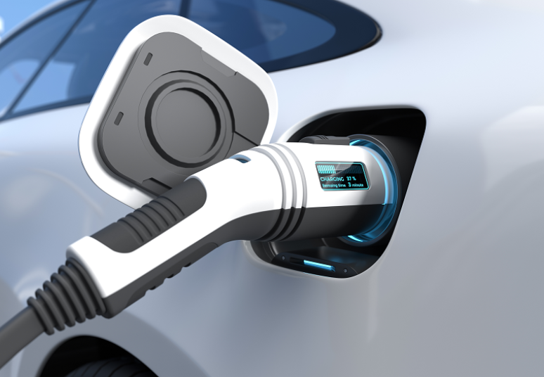 100 kilometrų kelionės išlaidos elektromobiliu – 4,70 euro, brangiausia važiuoti dyzeliniu automobiliu