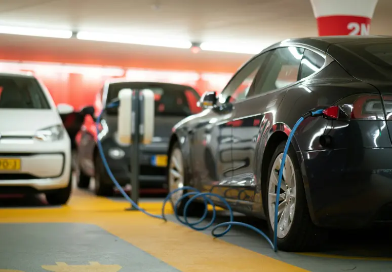 Nukeliauti 100 km elektriniu automobiliu kainuoja tik 5 eurus