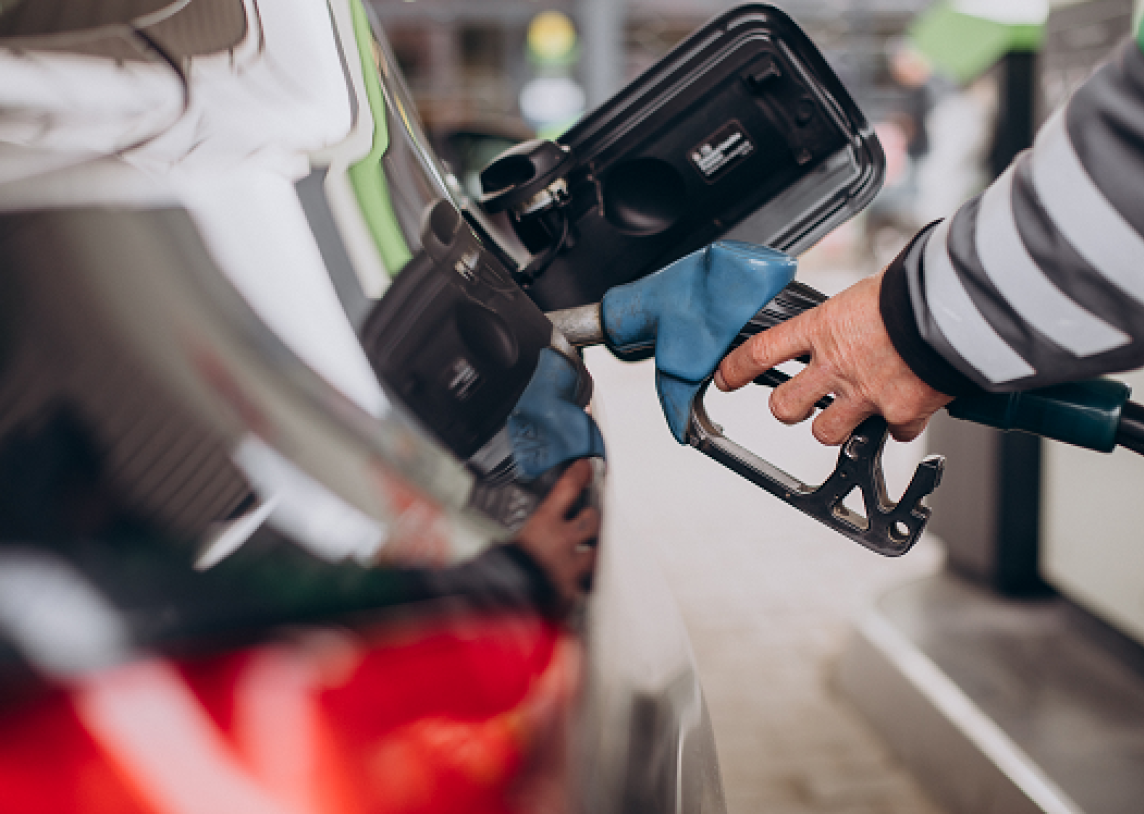 Ketvirtadienį sumažėjo benzino ir dyzelino vidutinės kainos, pakilo SND vidutinė kaina 