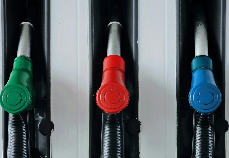 Degalų kainos per savaitę sumažėjo 4–11 centų už litrą