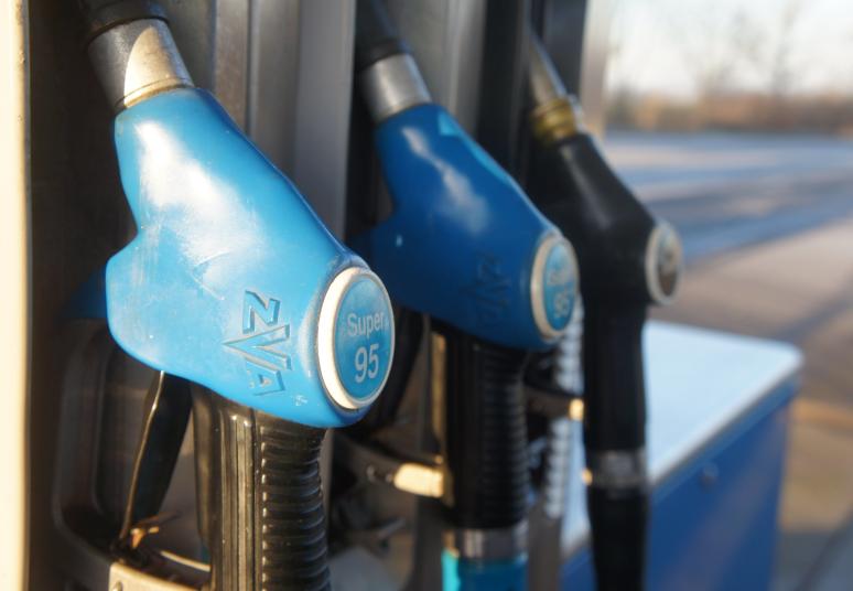 Penktadienio rytą sumažėjo benzino ir SND vidutinės kainos, dyzelino vidutinė kaina padidėjo