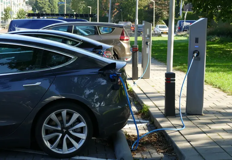 Liepą įregistruota trečdaliu daugiau elektromobilių nei pernai tuo pačiu metu