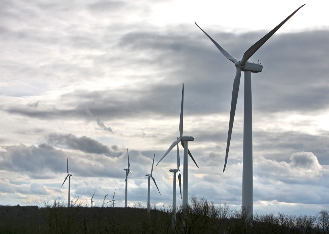 Didmeninės ir mažmeninės elektros energijos kainos mažėjo