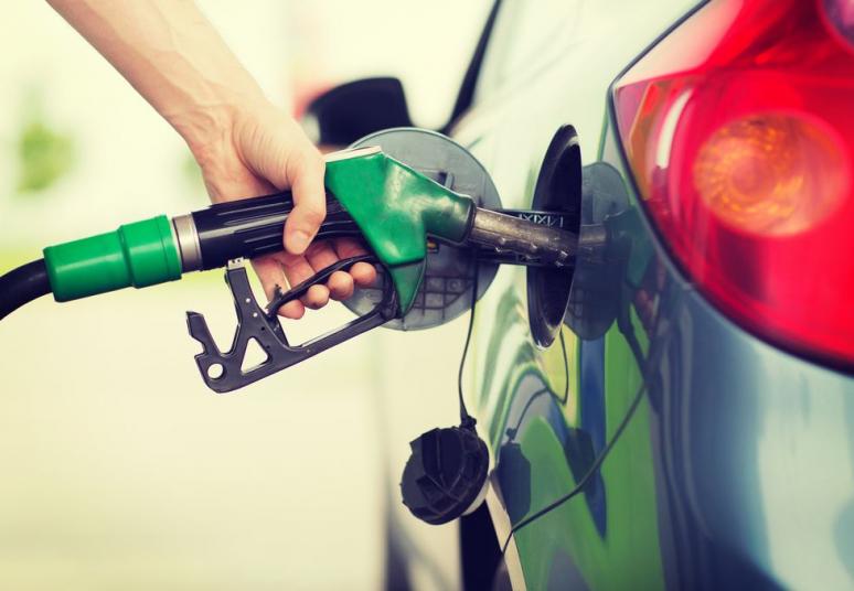 Pirmą kartą nuo kovo mėnesio benzino kaina Lietuvoje viršijo dyzelino kainą