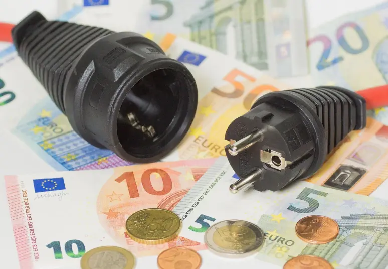 Sumažėjusi vėjo elektrinių generacija lemia aukštas pastarųjų dienų elektros kainas