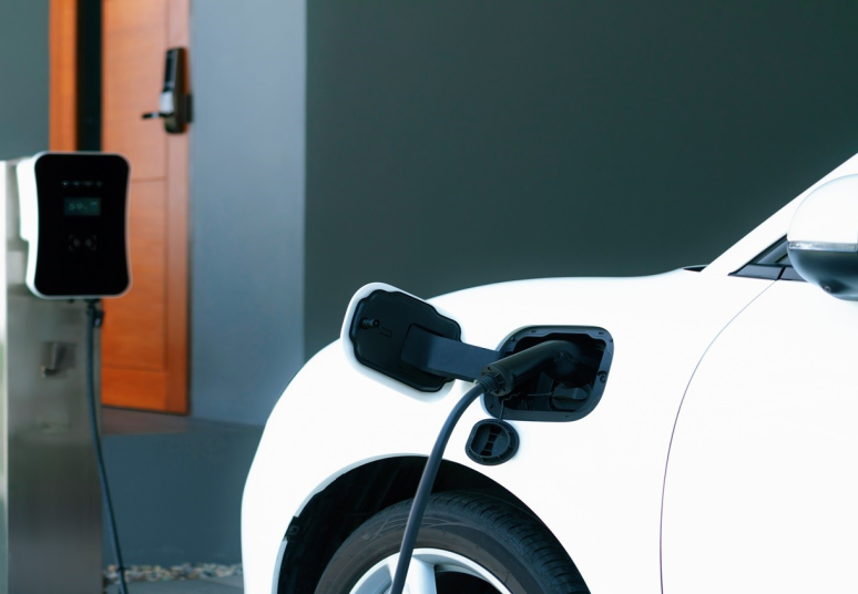 Lietuvoje jau yra beveik 43 600 lengvųjų elektromobilių