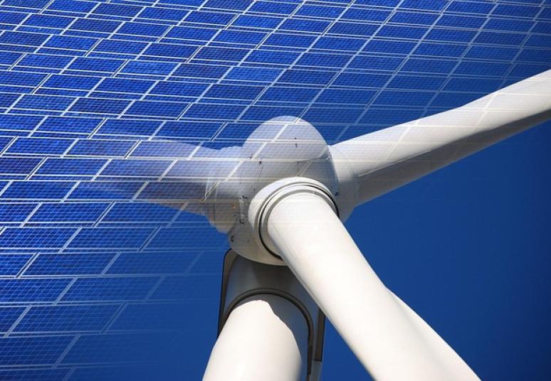 Išaugusi vietinė elektros gamyba birželį lėmė 36,4 proc. mažesnes elektros kainas, o geopolitinės priežastys – naftos ir dujų brangimą
