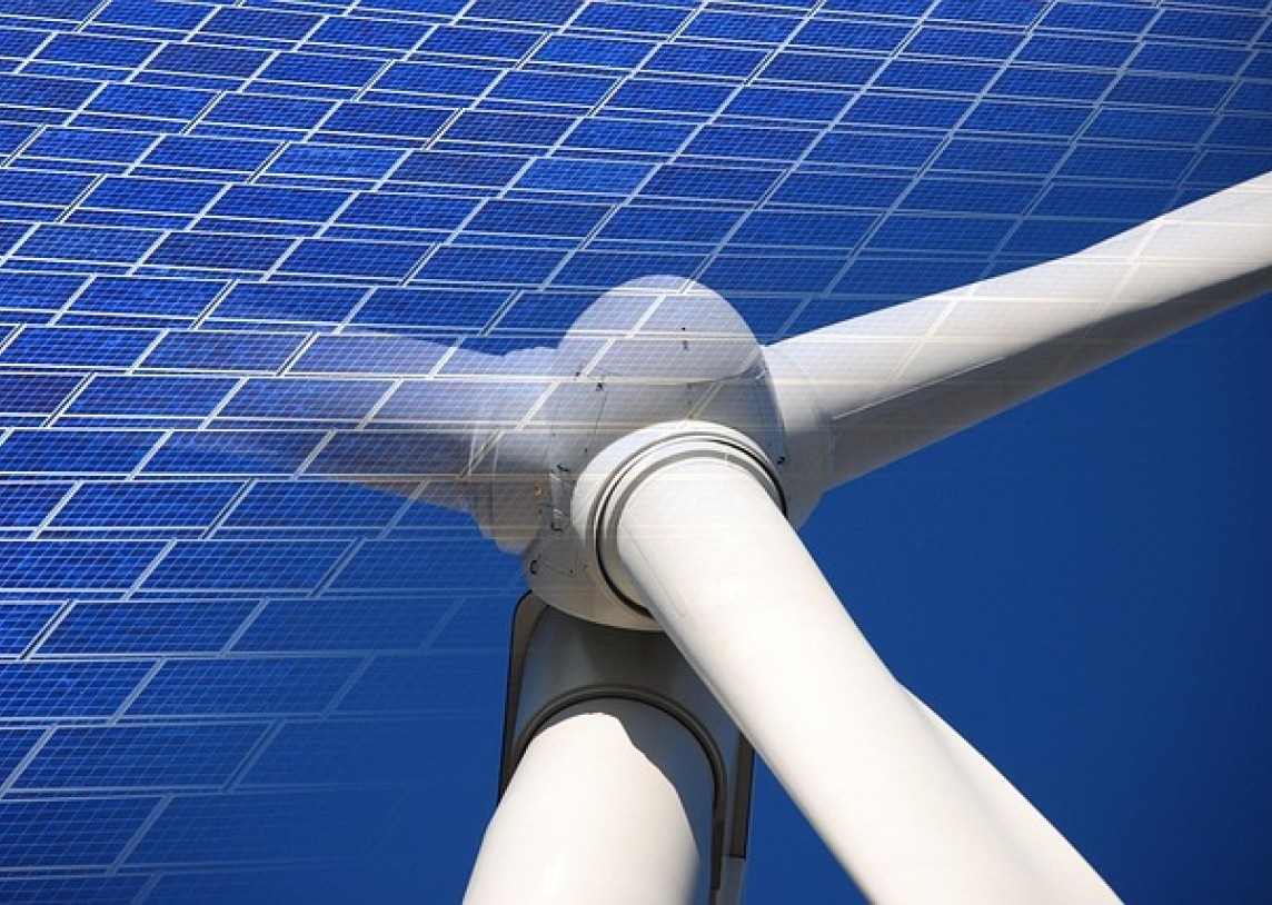 Išaugusi vietinė elektros gamyba birželį lėmė 36,4 proc. mažesnes elektros kainas, o geopolitinės priežastys – naftos ir dujų brangimą