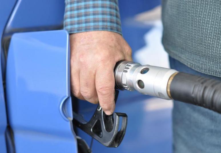 Benzino ir dyzelino kainų skirtumas mažėja