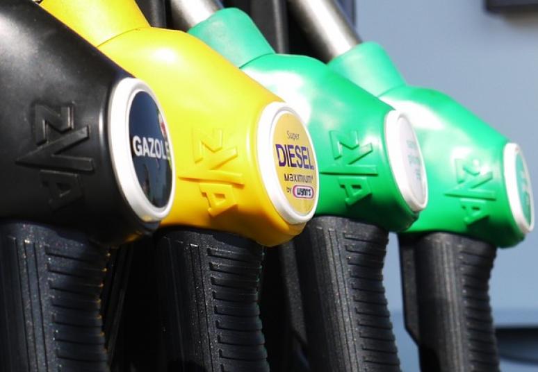 Vidutinės degalų kainos mažėjo trečią savaitę iš eilės