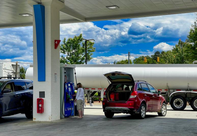 Degalų kainos padidėjo, benzinas vėl brangesnis nei dyzelinas