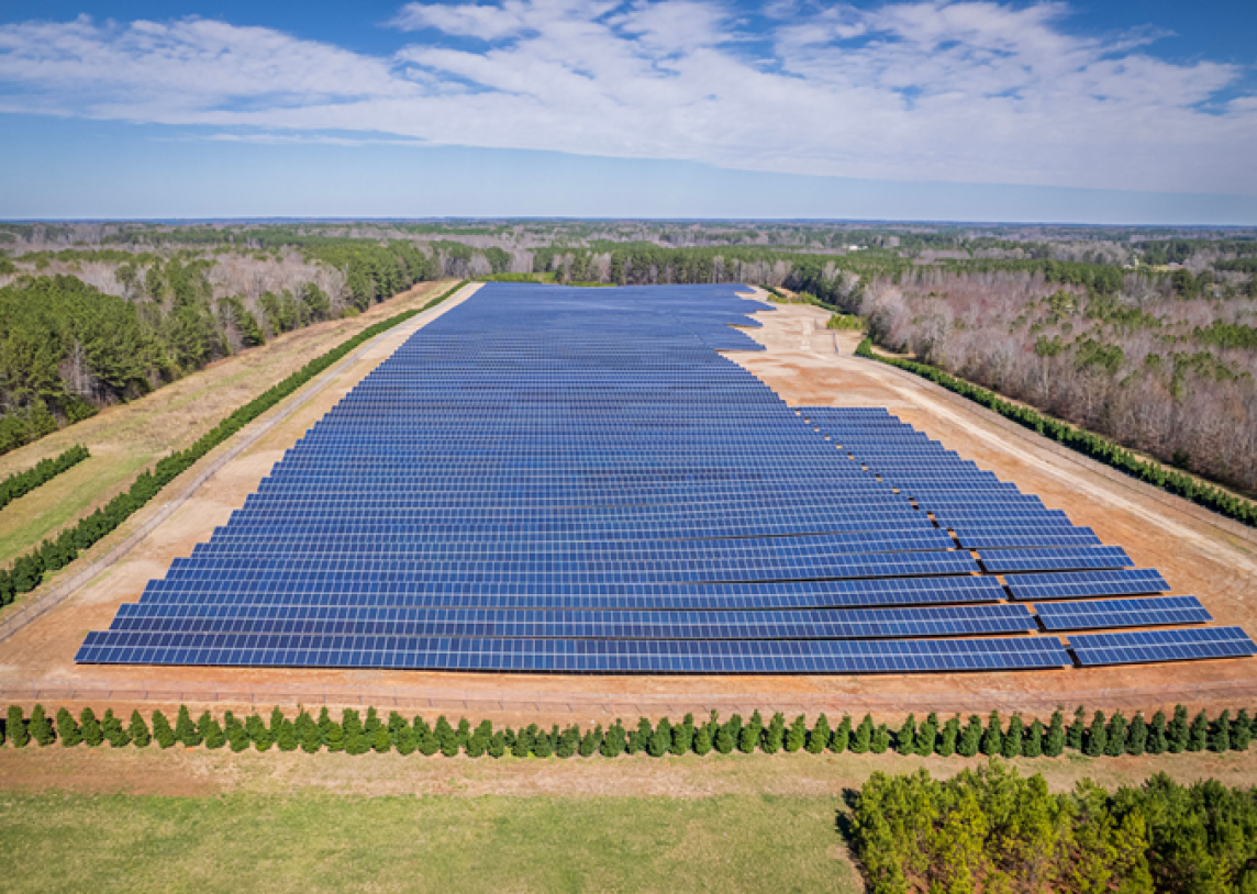 Antrą mėnesį iš eilės saulės elektrinės pagamino rekordinį energijos kiekį – 48 proc. visos vietinės elektros