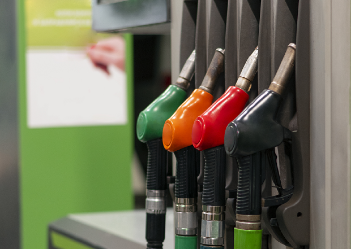 Informacija apie mažėjančias degalų kainas – nauju formatu vartotojams