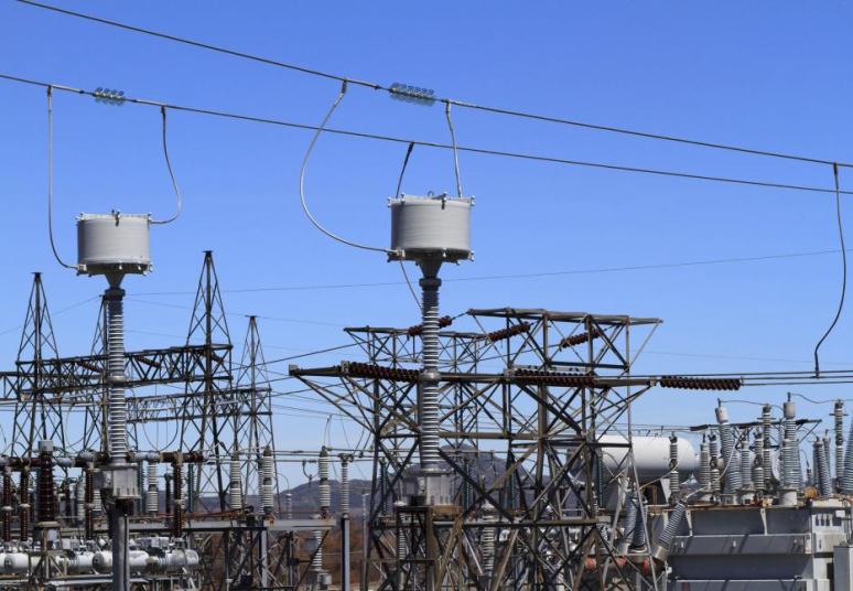 Didmeninės elektros kainų savaitinis vidurkis Lietuvoje išliko penktas mažiausias šiais metais