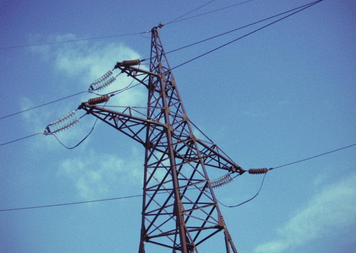Didmeninės elektros kainos – tokios pat kaip lygiai prieš metus