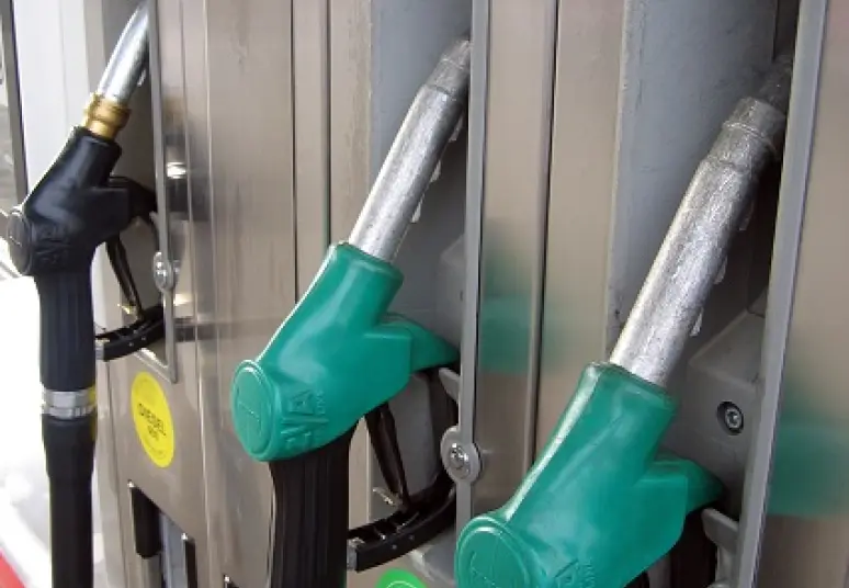 Lietuvoje benzinas ir dyzelinas kainuoja pigiau nei kaimyninėse šalyse