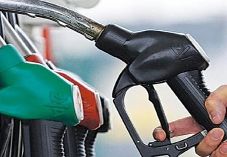 Degalų kainos Lietuvoje toliau mažėja: benzino ir dyzelino kaina beveik susilygino 