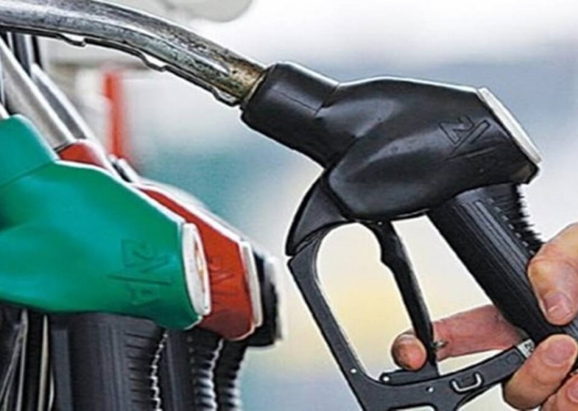 Regione vidutinė benzino kaina mažėjo tik Lietuvoje 