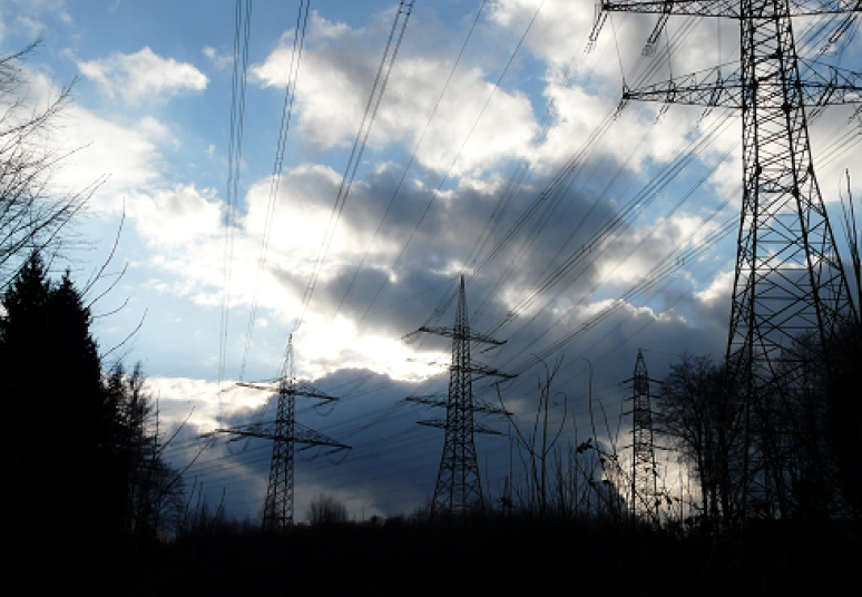 Fiksuotos elektros kainos planų tarifus mažino vienas tiekėjas