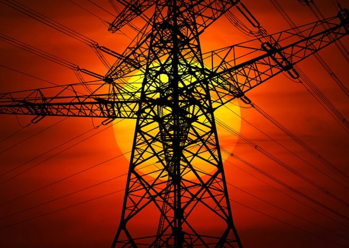 Balandis – saulės ir mažų didmeninių elektros kainų mėnuo