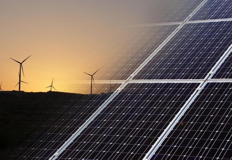 Vien tik vėjo ir saulės elektrinės birželį pagamino 77 proc. vartojimui reikalingos elektros
