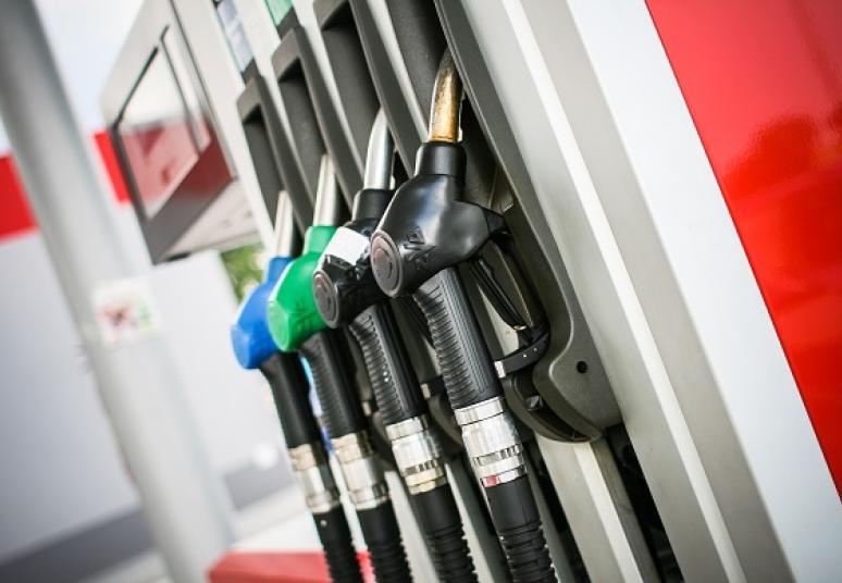 Benzinas Lietuvoje pigiausias tarp Baltijos šalių, o dyzelinas pigesnis Estijoje
