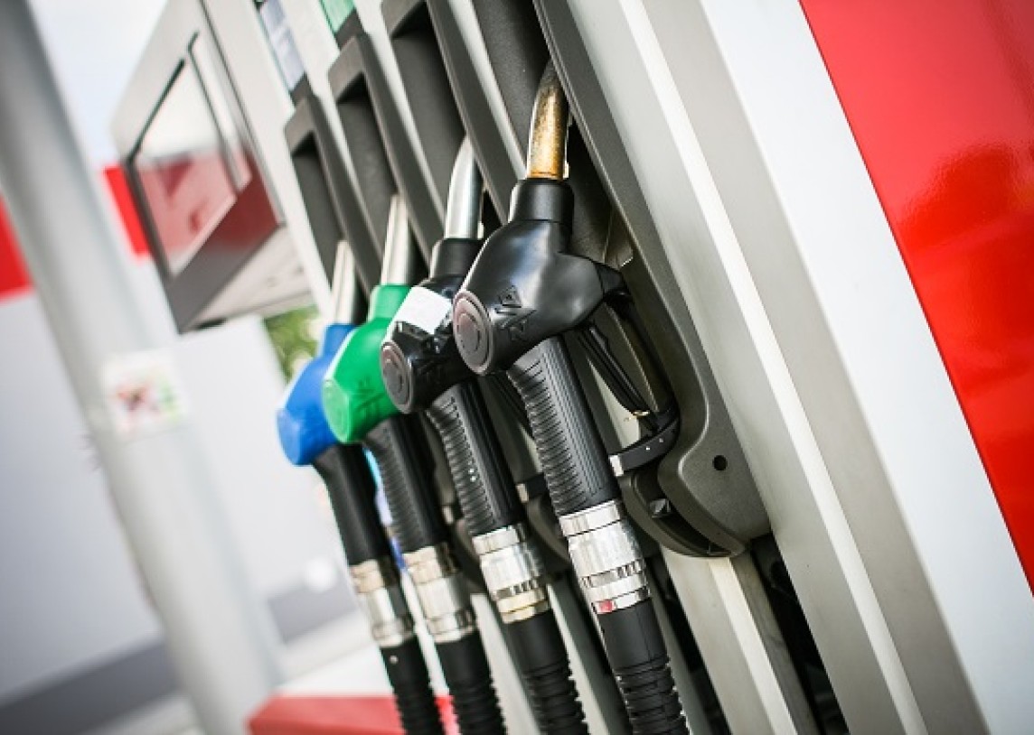 Benzinas Lietuvoje pigiausias tarp Baltijos šalių, o dyzelinas pigesnis Estijoje