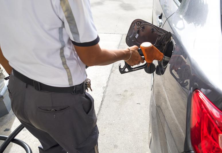 Vidutinės degalų kainos toliau mažėja