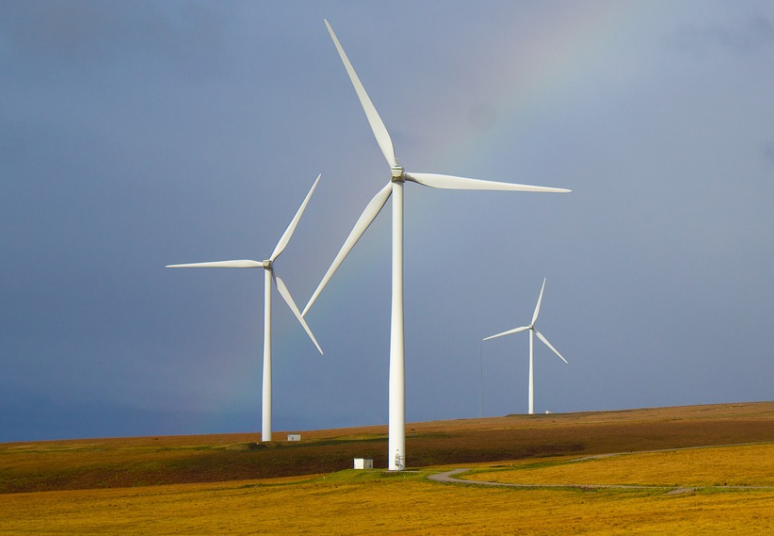 Fiksuotos elektros kainos planų tarifus didino du tiekėjai