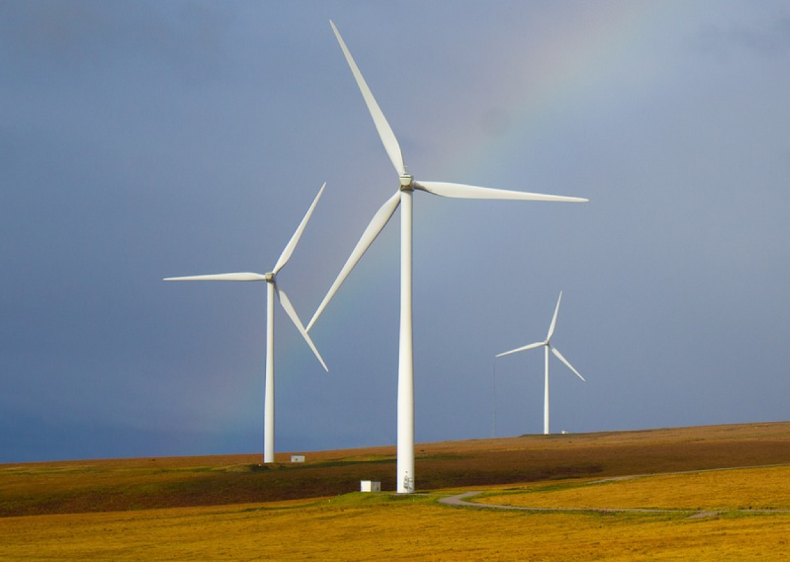 Fiksuotos elektros kainos planų tarifus didino du tiekėjai